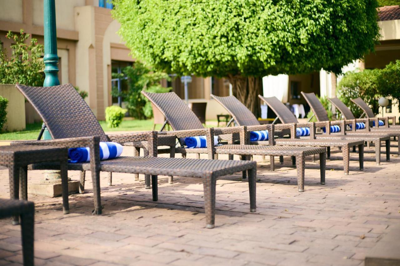 Dunia Hotel Bamako Centre Buitenkant foto