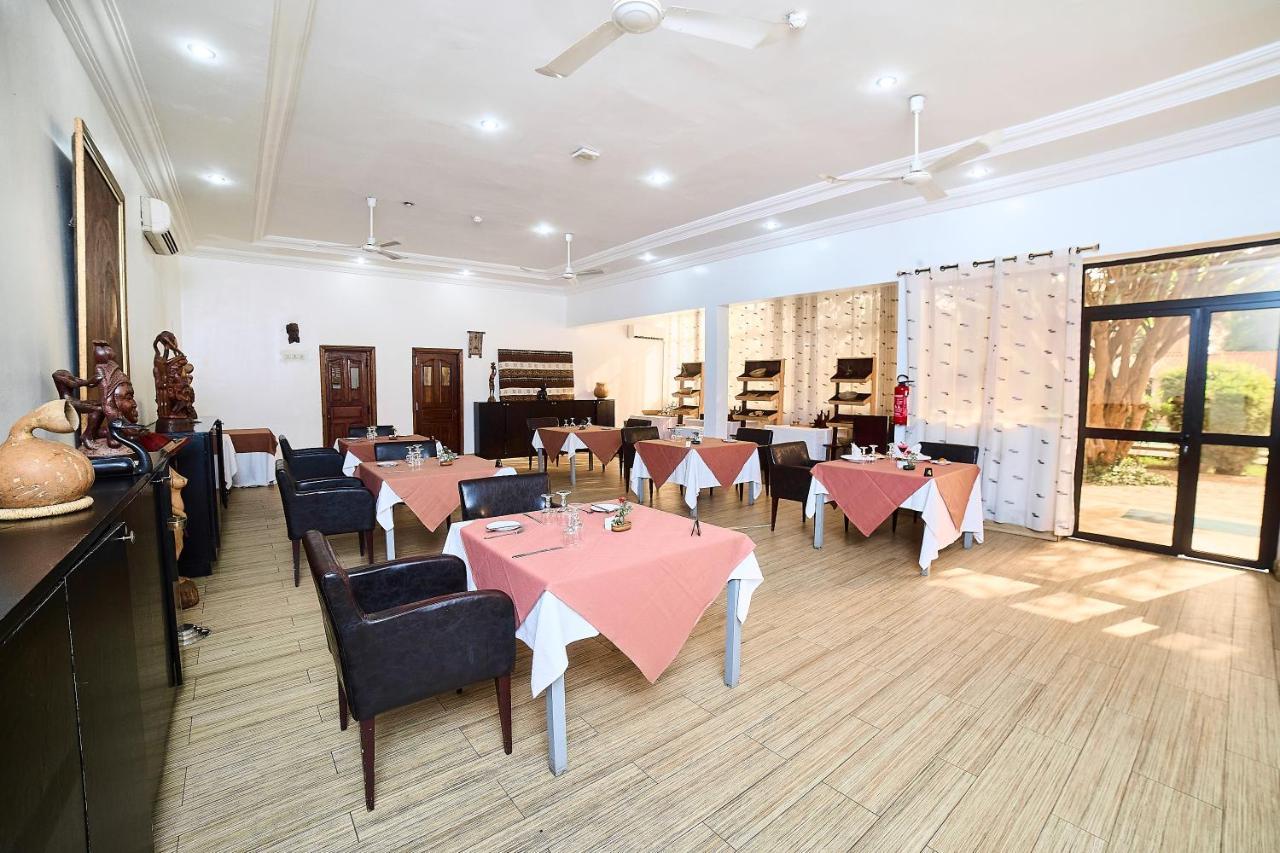 Dunia Hotel Bamako Centre Buitenkant foto