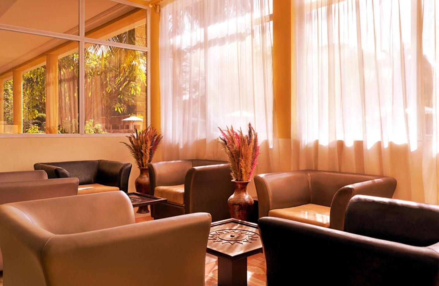 Dunia Hotel Bamako Centre Buitenkant foto